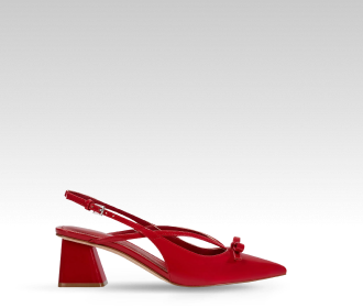 Zapatilla color roja