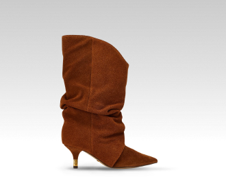Bota con tacon delgado color cafe