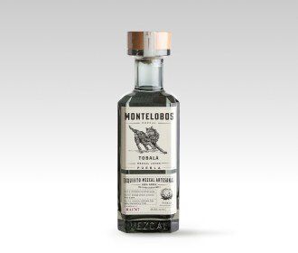 botella de mezcal MONTELOBOS