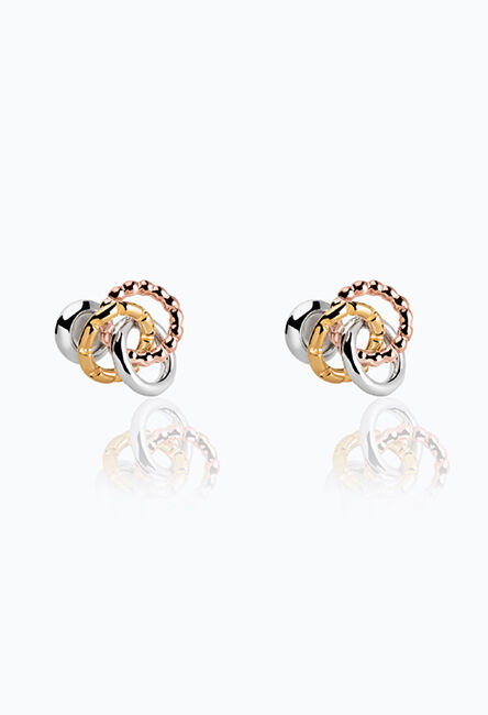 anillo plateado con brillos 