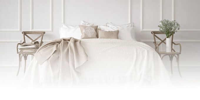 Habitaci&oacute;n con cama y edred&oacute;n queen size 