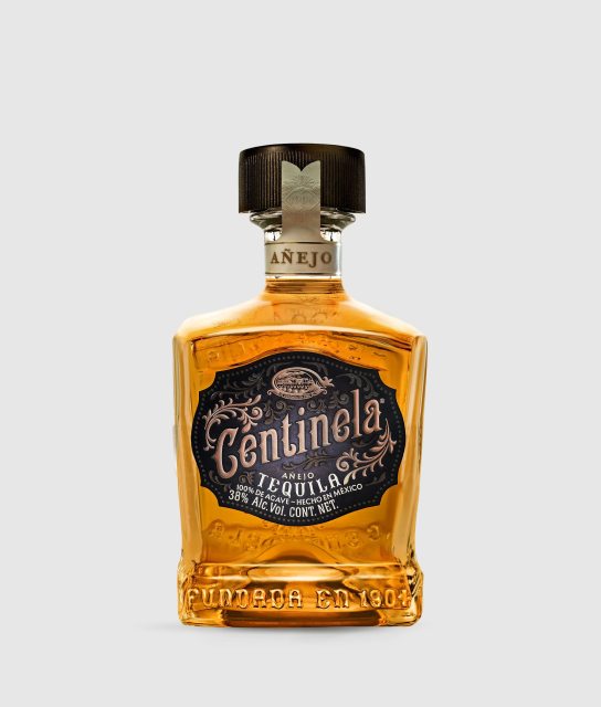 Botella de tequila CENTINELA