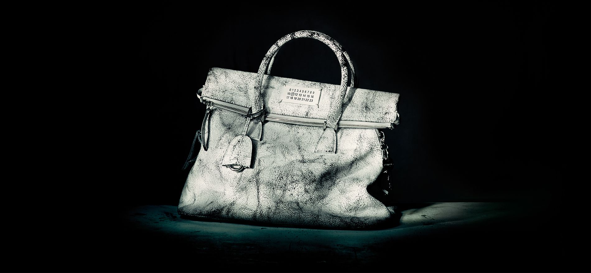 Bolso color blanco con manchas negras MAISON MARGIELA