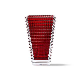 Imagen de un florero de cristal color rojo