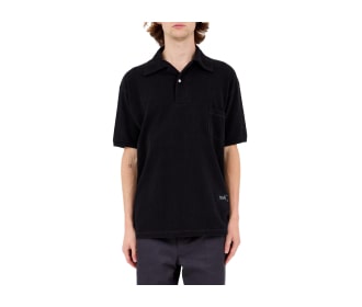 hombre con playera negra y pantalon negro, Maison-Margiela