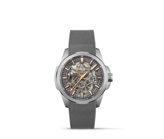 reloj gris con plata, Norqain