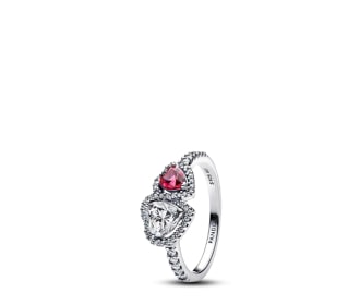 anillo plateado con rojo