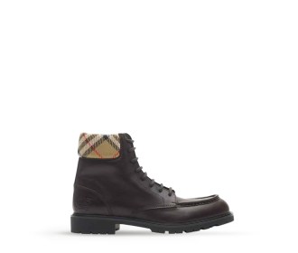 Imagen de un tenis negro con rojo. BURBERRY