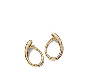 par de aretes dorados