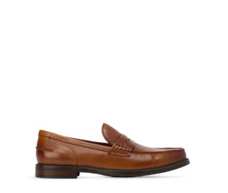 zapato de color cafe
