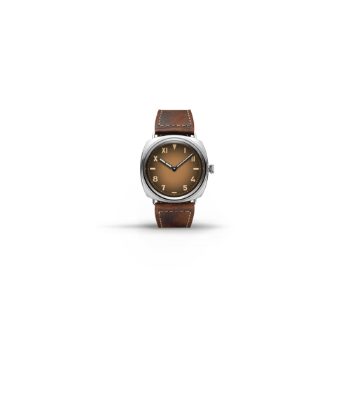Imagen de reloj plateado con correa café de piel de la marca PANERAI, PANERAI
