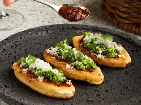 imagen de un platillo de tlacoyos gourmet