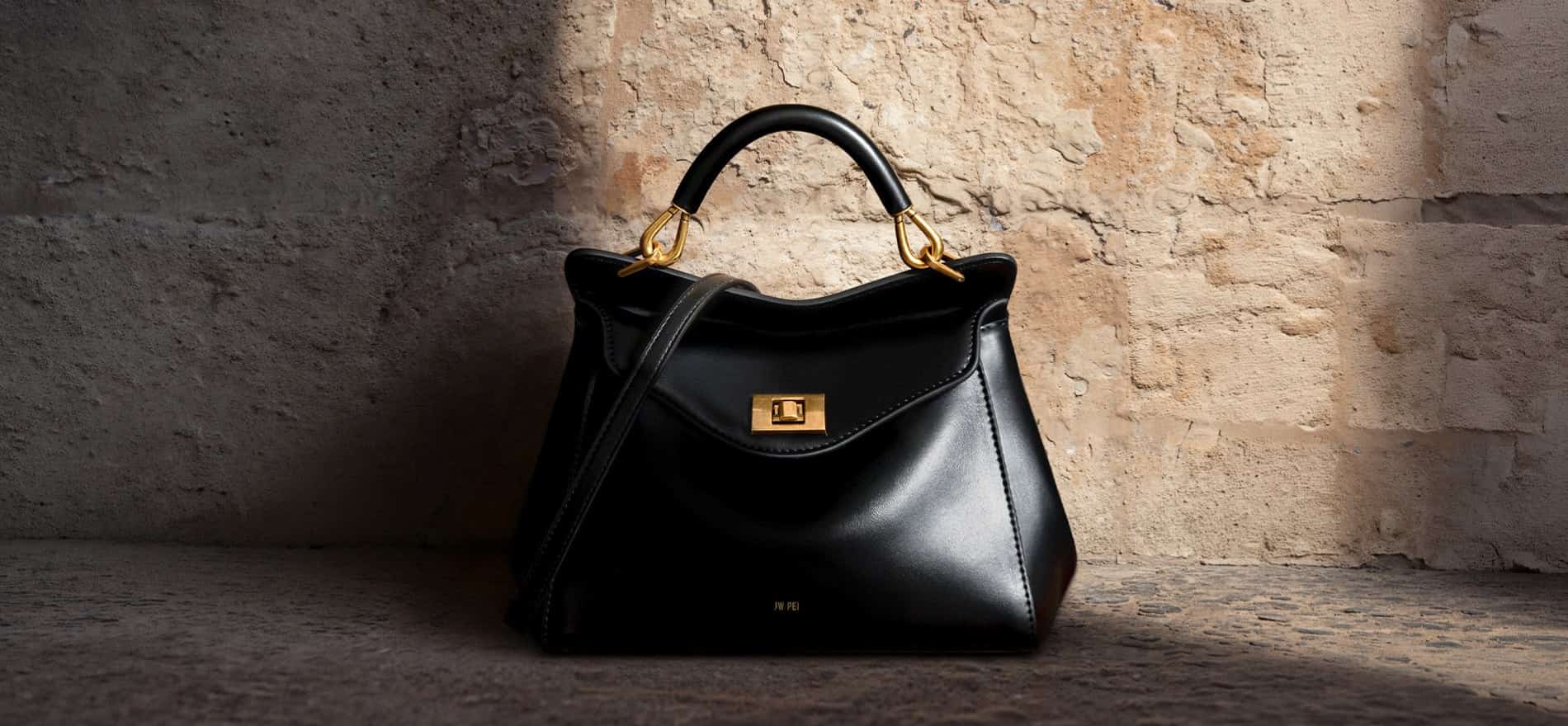 Imagen de bolso color negro JW PEI