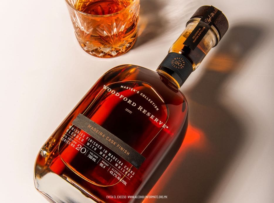 Botella de whisky WOODFORD