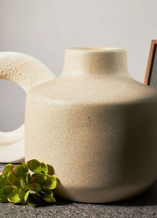 Imagen de un jarrón blanco