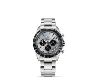reloj plateado con detalles negros
