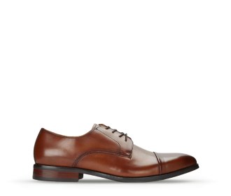 zapato de color cafe