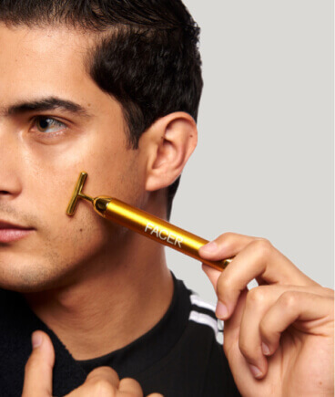 hombre usando accesorio para limpieza facial, HIGHER POWER