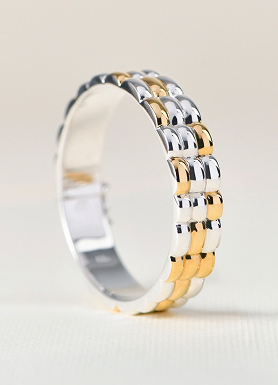 Anillo dorado con plateado