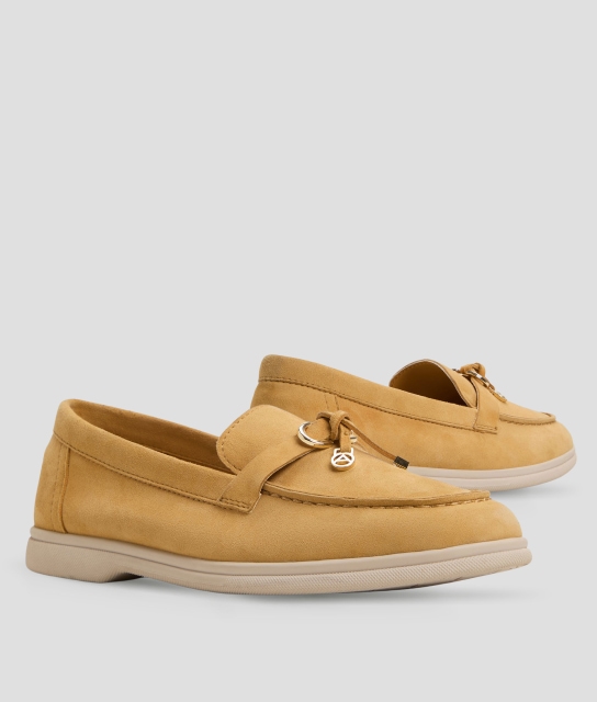 Mocasines de color amarillos