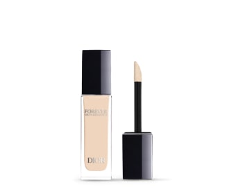 imagen de delineador beige con tapa negra Maquillaje Corrector