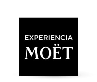cuadro negro con letras que dicen Experiencias Möet