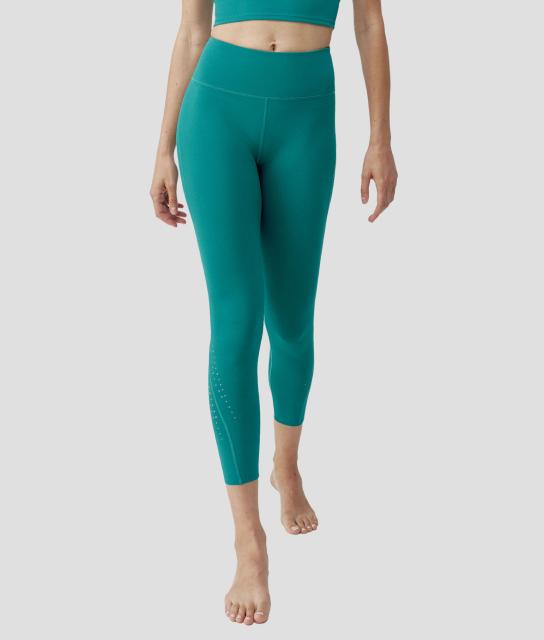 Mujer con leggins color verde