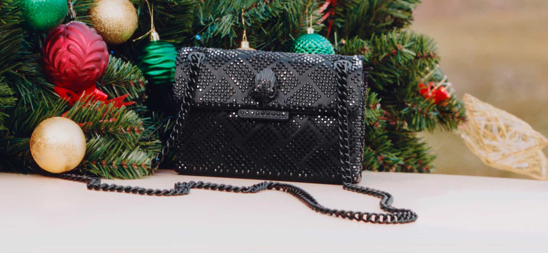 Imagen de un bolso color rojo