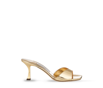 zapatilla color dorado