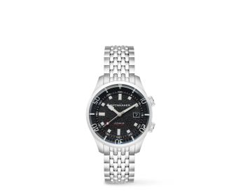 reloj plateado con caratula negra
