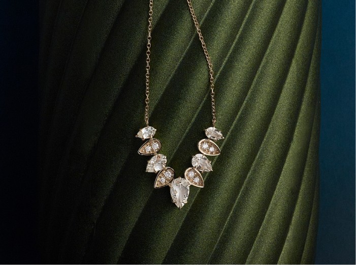 collar H. Stern