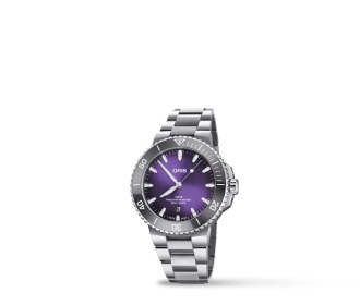 Reloj plateado con carátula morada
