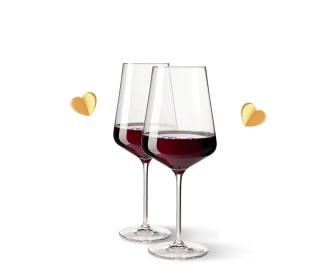 Imagen de dos copas de vidrio con vino tinto, Overflow San Valentín