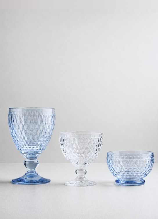 tres copas de vidrio