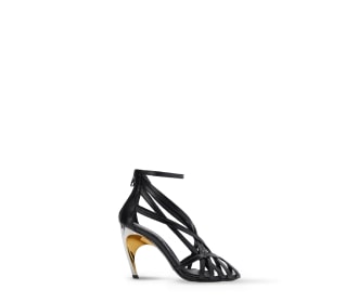 zapatilla negra