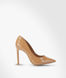 Zapatilla de color cafe 