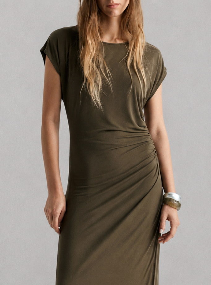 Selecci&oacute;n de ropa contempor&aacute;nea: vestidos