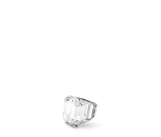 Imagen de un anillo plateado
