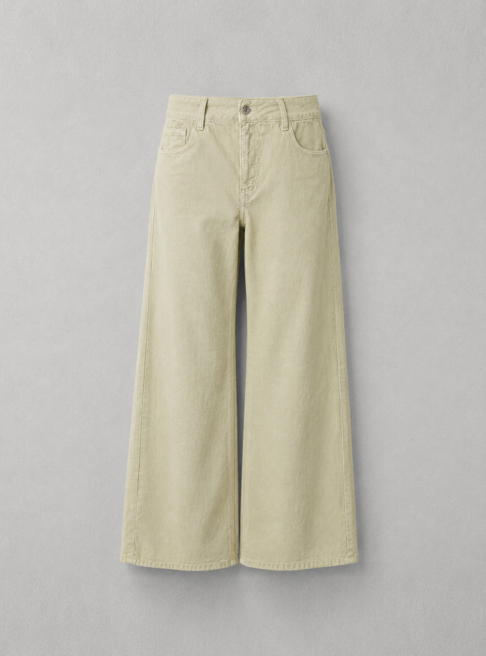 Selecci&oacute;n de ropa contempor&aacute;nea: jeans