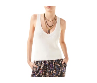 mujer con blusa blanca y pantalon negro, RAPSODIA