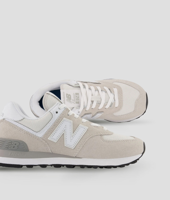 Tenis color gris con blanco