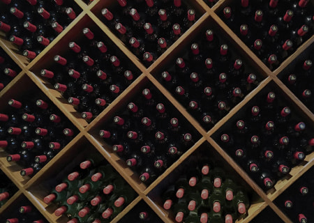 Imagen de una cava de vinos