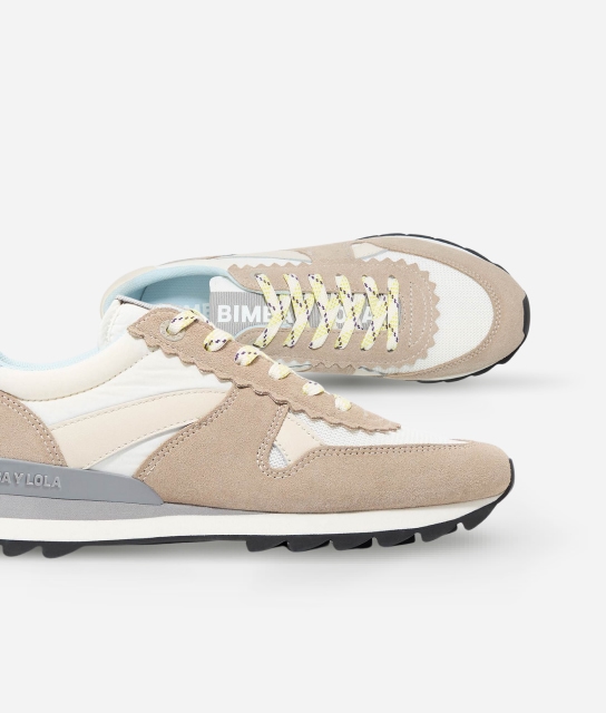 Tenis color beige con blanco