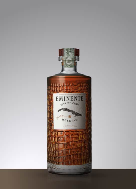 Botella dee ron EMINENTE