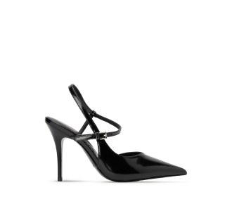 zapatilla negra