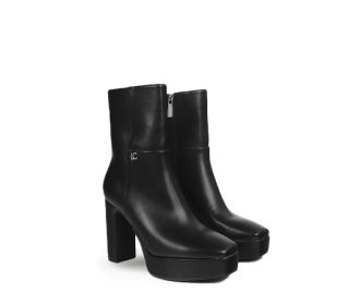 par de botas negras Calzado LOLA CASADEMUNT