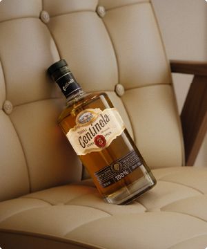 Imagen de un frasco de perfume de la marca CENTINELA banner menu