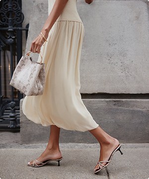 Imagen de una mujer usando vestido color blanco de la marca ALDO, banner menu