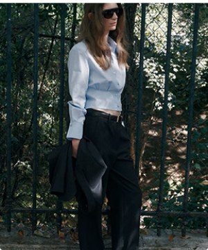 Imagen de una mujer usando ropade la marca MANGO, banner menu