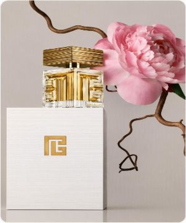 Imagen de un frasco de perfume blanco de la marca BALMAIN junto a una rosa, banner menu